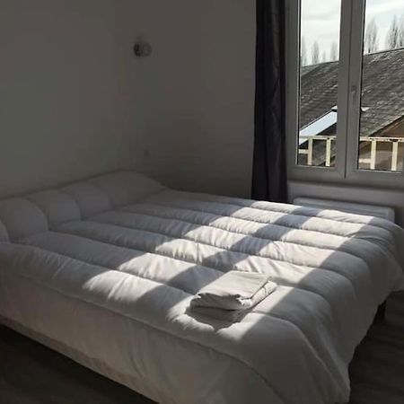 Appartement 10 Pers Face Gare Sncf Appart Hotel Le Cygne A Бурж Екстериор снимка