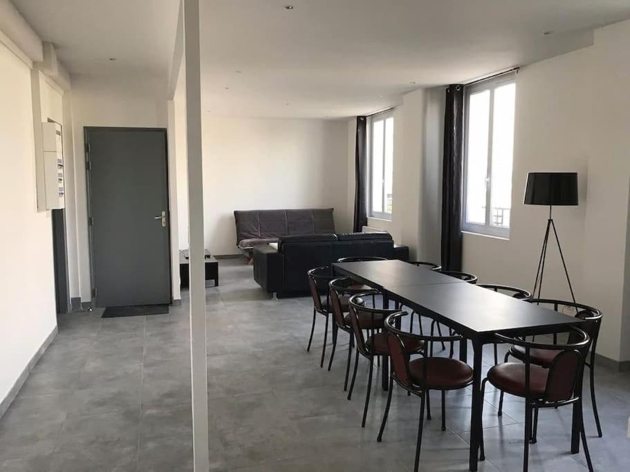 Appartement 10 Pers Face Gare Sncf Appart Hotel Le Cygne A Бурж Екстериор снимка